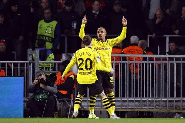 EINDHOVEN - Donyell Malen of Borussia Dortmund celebrates the 0-1 during the UEFA Champions League eighth final match between PSV Eindhoven and Borussia Dortmund at the Phillips stadium on February 20, 2024 in Eindhoven, Netherlands. ANP MAURICE VAN STEEN UEFA Champions League 2023 24 2023 2024 xVIxANPxSportx xxANPxIVx 491635587 originalFilename: 491635587.jpg