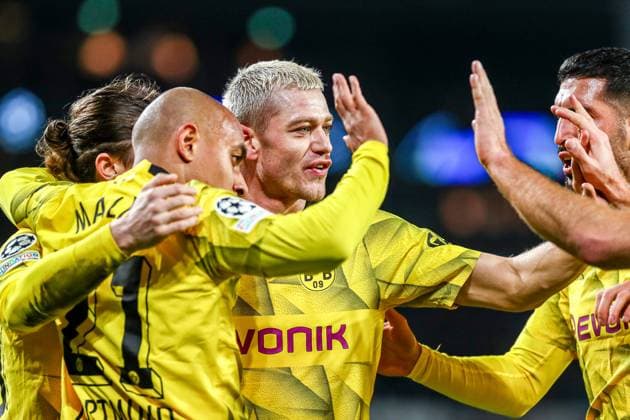 Tor, Torjubel, zum 0:1 durch Donyell Malen (Borussia Dortmund BVB, 21), NLD, PSV Eindhoven vs. Borussia Dortmund BVB, UEFA Champions League 2023 24 - Achtefinale, Hinspiel, 20.02.2024, NLD, PSV Eindhoven vs. Borussia Dortmund BVB, UEFA Champions League 2023 24 - Achtefinale, Hinspiel, 20.02.2024, Foto: Eibner-Pressefoto Gabriel Boia EIndhoven Copyright: xEibner-Pressefoto GabrielxBoiax EP_EER