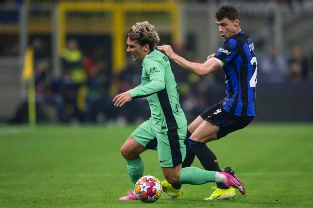FC Internazionale v Club Atletico de Madrid - UEFA Champions League Antoine Griezmann of Club Atletico de Madrid competes for the ball with Benjamin Pavard of FC Internazionale during the UEFA Champions League football match between FC Internazionale and Club Atletico de Madrid. Milan Italy Copyright: xNicolòxCampox
