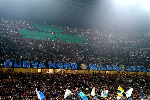 Foto Spada LaPresse 20 febbraio 2024 - Milano , Italia - calcio - Fc Inter Vs Atletico Madrid - Champions League 2023 2024 - Stadio San Siro Nella foto:tifosi (FC Inter); February 20 , 2024 Milan , Italy - sport, calcio - Fc Inter Vs Atletico Madrid - Champions League 2023 2024 - San Siro Stadium . In the pic : supporters (FC Inter);  Copyright: xSpada LaPressex