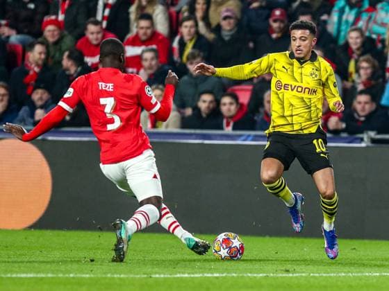 Jordan Teze (PSV Eindhoven, 03) im Zweikampf gegen Jadon Sancho (Borussia Dortmund BVB, 10), NLD, PSV Eindhoven vs. Borussia Dortmund BVB, UEFA Champions League 2023 24 - Achtefinale, Hinspiel, 20.02.2024, NLD, PSV Eindhoven vs. Borussia Dortmund BVB, UEFA Champions League 2023 24 - Achtefinale, Hinspiel, 20.02.2024, Foto: Eibner-Pressefoto Gabriel Boia EIndhoven Copyright: xEibner-Pressefoto GabrielxBoiax EP_EER