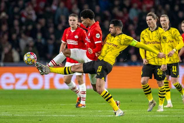 Zweikampf zwischen Malik Tillman (PSV Eindhoven, 10) und Emre Can (Borussia Dortmund 09, 23). Fussball: UEFA Champions League, Saison 2023 2024, Achtelfinale, Runde 1 von 2, PSV Eindhoven - Borussia Dortmund am 20.02.2024 im Phillips-Stadion in Eindhoven. Foto: Kirchner-Media TH Copyright: xKirchner-Media THx