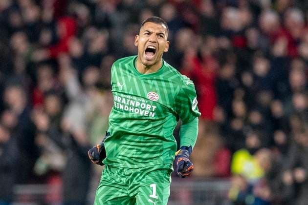 Walter Benitez (PSV Eindhoven, 01) bejubelt das Tor zum 1:1 Ausgleich. Fussball: UEFA Champions League, Saison 2023 2024, Achtelfinale, Runde 1 von 2, PSV Eindhoven - Borussia Dortmund am 20.02.2024 im Phillips-Stadion in Eindhoven. Foto: Kirchner-Media TH Copyright: xKirchner-Media THx