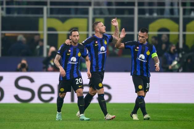 FC Internazionale v Club Atletico de Madrid - UEFA Champions League Marko Arnautovic of FC Internazionale celebrates with Hakan Calhanoglu and Lautaro Martinez of FC Internazionale after scoring a goal during the UEFA Champions League football match between FC Internazionale and Club Atletico de Madrid. Milan Italy Copyright: xNicolòxCampox