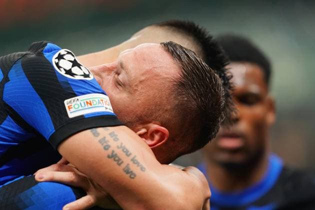 Foto Spada LaPresse 20 febbraio 2024 - Milano , Italia - calcio - Fc Inter Vs Atletico Madrid - Champions League 2023 2024 - Stadio San Siro Nella foto: marko arnautovic (FC Inter);esultanza dopo il gol 1-0 Lautaro Martinez (FC Inter); February 20 , 2024 Milan , Italy - sport, calcio - Fc Inter Vs Atletico Madrid - Champions League 2023 2024 - San Siro Stadium . In the pic : marko arnautovic (FC Inter); celebrates after scoring 1-0 Lautaro Martinez (FC Inter);  Copyright: xSpada LaPressex