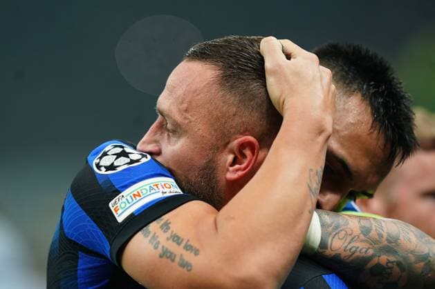 Foto Spada LaPresse 20 febbraio 2024 - Milano , Italia - calcio - Fc Inter Vs Atletico Madrid - Champions League 2023 2024 - Stadio San Siro Nella foto: marko arnautovic (FC Inter);esultanza dopo il gol 1-0 Lautaro Martinez (FC Inter); February 20 , 2024 Milan , Italy - sport, calcio - Fc Inter Vs Atletico Madrid - Champions League 2023 2024 - San Siro Stadium . In the pic : marko arnautovic (FC Inter); celebrates after scoring 1-0 Lautaro Martinez (FC Inter);  Copyright: xSpada LaPressex