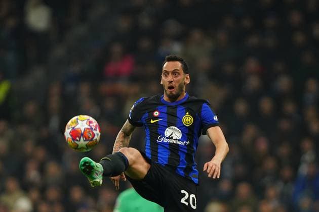 Foto Spada LaPresse 20 febbraio 2024 - Milano , Italia - calcio - Fc Inter Vs Atletico Madrid - Champions League 2023 2024 - Stadio San Siro Nella foto: Hakan Calhanoglu (FC Inter); February 20 , 2024 Milan , Italy - sport, calcio - Fc Inter Vs Atletico Madrid - Champions League 2023 2024 - San Siro Stadium . In the pic : Hakan Calhanoglu (FC Inter);  Copyright: xSpada LaPressex