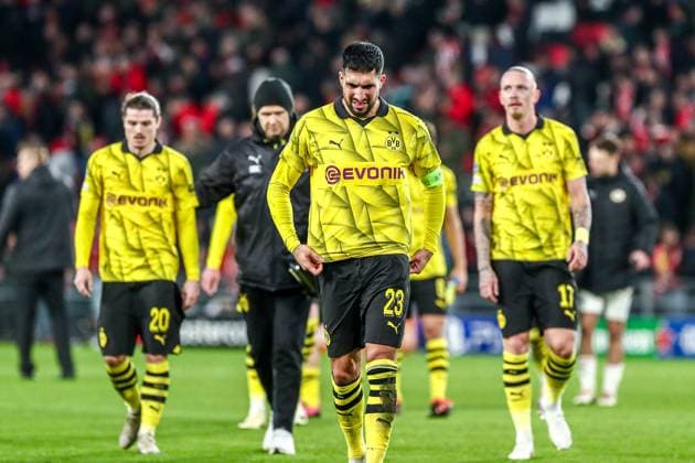 Sport Bilder des Tages Emre Can (Borussia Dortmund BVB, 23), Marcel Sabitzer (Borussia Dortmund BVB, 20), Marius Wolf (Borussia Dortmund BVB, 17) unzufrieden, enttäuscht enttaeuscht nach dem Spiel, NLD, PSV Eindhoven vs. Borussia Dortmund BVB, UEFA Champions League 2023 24 - Achtefinale, Hinspiel, 20.02.2024, NLD, PSV Eindhoven vs. Borussia Dortmund BVB, UEFA Champions League 2023 24 - Achtefinale, Hinspiel, 20.02.2024, Foto: Eibner-Pressefoto Gabriel Boia EIndhoven Copyright: xEibner-Pressefoto GabrielxBoiax EP_EER