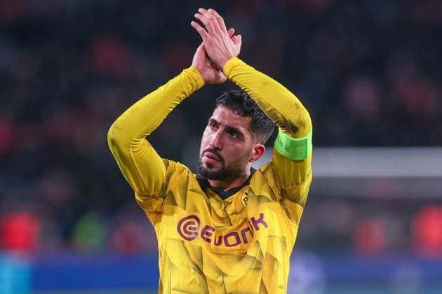 20.02.2024, Fussball, Saison 2023 2024, UEFA Champions League, Achtelfinale, Runde 1, PSV Eindhoven - Borussia Dortmund, Emre Can (Borussia Dortmund) ist enttäuscht und bedankt sich bei den Fans, Eindhoven Philips Stadion Nordbrabant Niederlande xRHR-FOTO DEx Copyright: DennisxEwert RHR-FOTOx RHR-FOTO DE