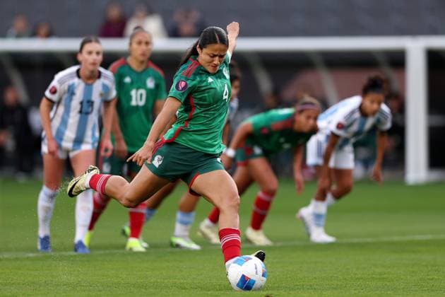 Sport Themen der Woche KW08 Sport Bilder des Tages Carson, United States, February 20th 2024: Rebeca Bernal of Mexico kicks a penalty kick in the first half during the Concacaf Women Gold Cup 2024 football match between Mexico and Argentina at Dignity Health Sports Park in Carson, United States. (Katelyn Mulcahy SPP)  Copyright: xKatelynxMulcahyx xSPPx spp-en-KaMuSp-20240220_WGoldCup_MexicovArgentinaKM0234