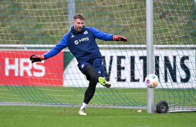 Torwart Ralf Fährmann (Schalke 04) 20.02.2024, Fussball Saison 2023 24, 2. Bundesliga, Training FC Schalke 04, Gelsenkirchen Trainingsgelände Nordrhein Westfalen Deutschland *** Goalkeeper Ralf Fährmann Schalke 04 20 02 2024, Soccer season 2023 24, 2 Bundesliga, Training FC Schalke 04, Gelsenkirchen Training ground North Rhine-Westphalia Germany Team2
