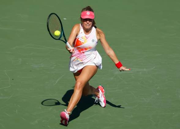Magdalena Frech, Dubai Duty Free Tennis Championships, Dubai, U.A.E. Tennis - Dubai Tennis Championships 2024 - WTA, Tennis Damen - Dubai Duty Free Tennis Stadium - Dubai - - United Arab Emirates - 21 February 2024. Copyright: xJuergenxHasenkopfx