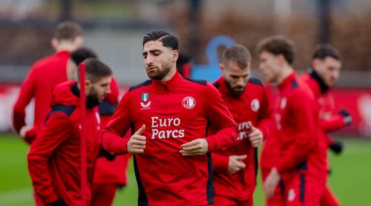 ROTTERDAM - Alireza Jahanbakhsh (M) during a training at Feyenoord. AS Roma and Feyenoord meet in Rome for a Europa League match. ANP MARCO DE SWART xVIxANPxSportx xxANPxIVx 491678861 originalFilename: 491678861.jpg