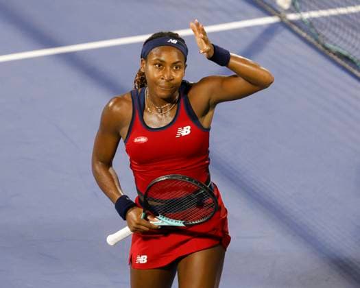 Sport Bilder des Tages Coco Gauff winkt und bedankt sich bei den Zuschauern, Fans nach dem Sieg, Dubai Duty Free Tennis Championships, Dubai, U.A.E. Tennis - Dubai Tennis Championships 2024 - WTA, Tennis Damen - Dubai Duty Free Tennis Stadium - Dubai - - United Arab Emirates - 21 February 2024. Copyright: xJuergenxHasenkopfx