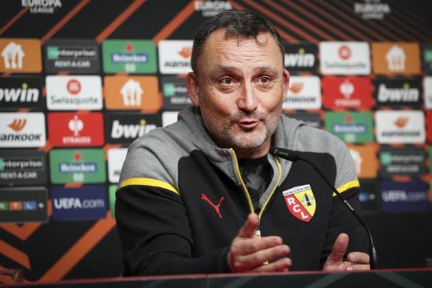 CONF RC LENS LIGUE EUROPA PHOTOPQR VOIX DU NORD SEVERINE COURBE ; 21 02 2024 ; Fribourg, Stade Europa, Allemagne le 21 02 24. Conference de presse du coach du RC Lens Franck Haise avant le match de barrage retour de Ligue Europa contre le SC Fribourg. PHOTO SEVERINE COURBE LA VOIX DU NORD Feb 21st 2024 press conference, PK, Pressekonferenz of RC Lens a day before its match against Fribourg in Europa League NORD PAS DE CALAIS France  Copyright: xPHOTOPQR VOIXxDUxNORD MAXPPPxSEVERINExCOURBEx 20240221VDN8671 20240221VDN8666