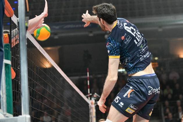 Berlin, Deutschland 21. Januar 2024: CL Volleyball - 1 4 Finale - 2023 2024 - Berlin Recycling Volleys vs. Itas Trentino Im Bild: Daniele Lavia (Itas Trentino) schmettert den Ball Copyright: xFotostandx xReuhlx