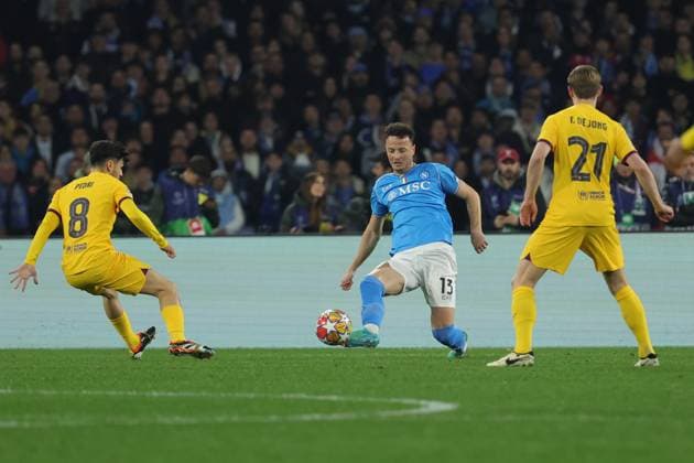 Amir Rrahmani (SSC Napoli) in action during the UEFA CHAMPIONS LEAGUE soccer match between NAPOLI and BARCELLONA at Diego Armando Maradona Stadium in Naples, Italy - Wednesday, February 21, 2024. ( Alessandro Garofalo LaPresse )  Copyright: xAlessandroxGarofalo LaPressex