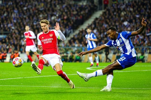 FC Porto v Arsenal Champions League 21 02 2024. Martin Odegaard (8) of Arsenal battles with Otavio (31) of AF Porto during the Champions League match between FC Porto and Arsenal at Estadio do Dragao, Porto, Portugal on 21 February 2024. Editorial use only , Copyright: xNigelxKeenex PSI-19079-0028