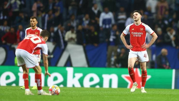 Declan Rice of Arsenal shows a look of dejection after the winning goal by Wenderson Galeno of Porto Porto v Arsenal, UEFA Champions League, Round of 16, First Leg, Football, Estadio do Dragao, Porto, Portugal - 21 Feb 2024 EDITORIAL USE ONLY No use with unauthorised audio, video, data, fixture lists, club league logos or live services. Online in-match use limited to 120 images, no video emulation. No use in betting, games or single club league player publications.  Copyright: xKieranxMcManus Shutterstockx 14355127az