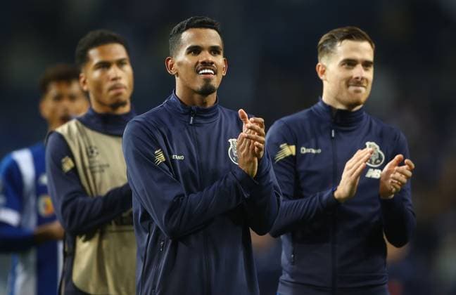 Wenderson Galeno of Porto celebrates at full time Porto v Arsenal, UEFA Champions League, Round of 16, First Leg, Football, Estadio do Dragao, Porto, Portugal - 21 Feb 2024 EDITORIAL USE ONLY No use with unauthorised audio, video, data, fixture lists, club league logos or live services. Online in-match use limited to 120 images, no video emulation. No use in betting, games or single club league player publications.  Copyright: xKieranxMcManus Shutterstockx 14355127bg