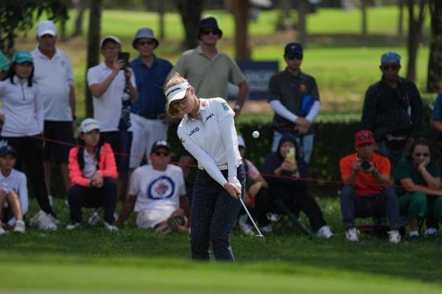 Honda LPGA, Golf Damen Thailand 2024 Brooke M. Henderson of Canada is playing her approach shot during the first round of the Honda LPGA Thailand 2024 at Siam Country Club Old Course in Chonburi, Thailand, on February 22, 2024. Chonburi Thailand  Copyright: xVachiraxVachirax originalFilename:kalong-notitle240222_npLx6.jpg