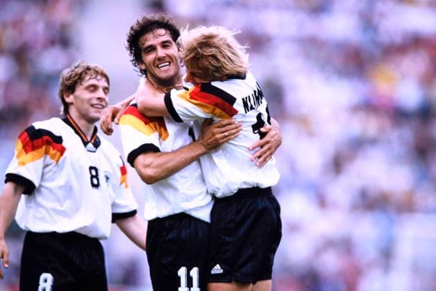 RIEDLE Karlheinz Team Deutschland jubelt nach seinem Tor zum 1 : 0 mit KLINSMANN Juergen UEFA Fussball Europameisterschaften 1992 Schweden Vorrundenspiel Deutschland - Schottland 2 : 0 am 15 .Juni 1992 in Norrkoeping Copyright: xLacixPerenyix