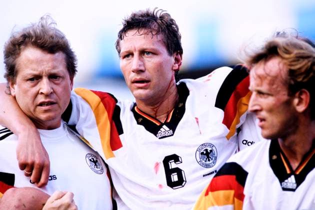 BUCHWALD Guido Team Deutschland verletzt UEFA Fussball Europameisterschaften 1992 Schweden Vorrundenspiel Deutschland - Schottland 2 : 0 am 15 .Juni 1992 in Norrkoeping Copyright: xLacixPerenyix