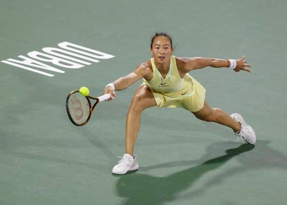Qinwen Zheng, Dubai Duty Free Tennis Championships, Dubai, U.A.E. Tennis - Dubai Tennis Championships 2024 - WTA, Tennis Damen - Dubai Duty Free Tennis Stadium - Dubai - - United Arab Emirates - 22 February 2024. Copyright: xJuergenxHasenkopfx