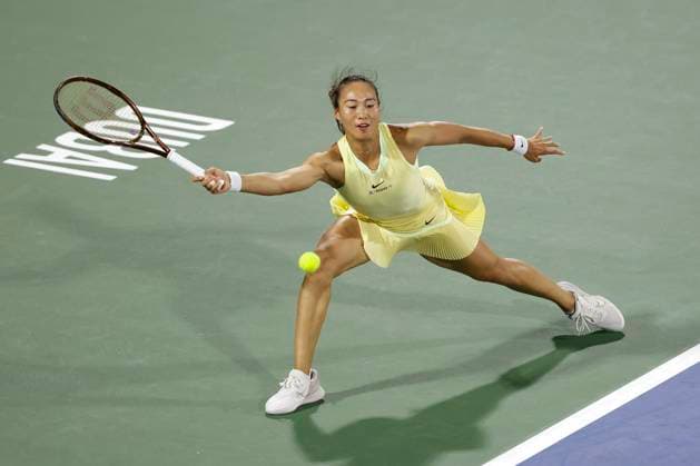 Qinwen Zheng, Dubai Duty Free Tennis Championships, Dubai, U.A.E. Tennis - Dubai Tennis Championships 2024 - WTA, Tennis Damen - Dubai Duty Free Tennis Stadium - Dubai - - United Arab Emirates - 22 February 2024. Copyright: xJuergenxHasenkopfx