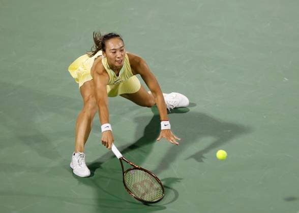 Qinwen Zheng, Dubai Duty Free Tennis Championships, Dubai, U.A.E. Tennis - Dubai Tennis Championships 2024 - WTA, Tennis Damen - Dubai Duty Free Tennis Stadium - Dubai - - United Arab Emirates - 22 February 2024. Copyright: xJuergenxHasenkopfx
