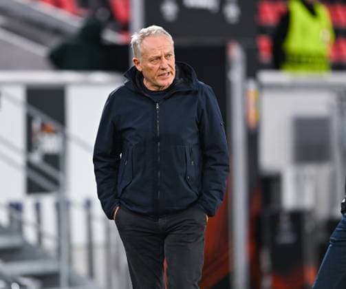 Germany, Freiburg, 22.02.2024, Europa-Park Stadion, SC Freiburg vs RC Lens - UEFA Europa League, Trainer Christian Streich (SC Freiburg) looks Freiburg Europa-Park Stadion Baden-Wuerttemberg Germany