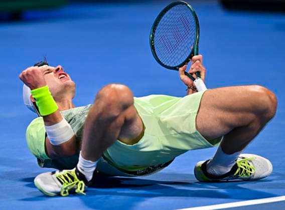 Sport Bilder des Tages ATP, Tennis Herren Qatar Exxonmobil Open Tennis Tournament 2024 Jakub Mensik from the Czech Republic is celebrating his victory in the quarterfinal singles match against Andrey Rublev at the ATP Qatar ExxonMobil Open tennis tournament at the Khalifa International Tennis Complex in Doha, Qatar, on February 22, 2024. DOHA Qatar  Copyright: xNoushadxThekkayilx originalFilename:varittyakkal-atpqatar240222_npwZI.jpg