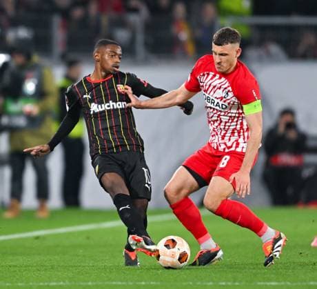 Germany, Freiburg, 22.02.2024, Europa-Park Stadion, SC Freiburg vs RC Lens - UEFA Europa League, David Costa (RC Lens) und Maximilian Eggestein (SC Freiburg) battle for the ball Freiburg Europa-Park Stadion Baden-Wuerttemberg Germany