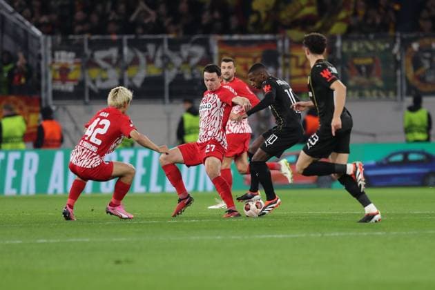 Foot Ligue Europa SC Fribourg RC Lens PHOTOPQR VOIX DU NORD COURBE ; 22 02 2024 ; NO DAM Foot Ligue Europa SC Fribourg RC Lens barrage retour Stade Europa Park, Fribourg, Allemagne le 22 02 24. PHOTO SEVERINE COURBE LA VOIX DU NORD Nord France  Copyright: xPHOTOPQR VOIXxDUxNORD MAXPPPxCOURBEx 20240222VDN0358 20240222VDN0358
