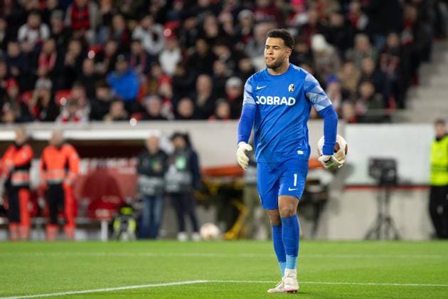 UEFA Europa League: SC Freiburg - RC Lens; 22.02.20224 Noah Atubolu (SC Freiburg, 1) mit dem ball UEFA Europa League: SC Freiburg - RC Lens; Europa-Park-Stadion, Freiburg; 22.02.20224 Copyright: xBEAUTIFULxSPORTS Buriakovx