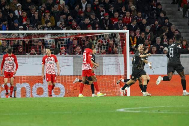 Torjubel RC Lens beim 0:1 durch David Pereira da Costa (RC Lens, 10) , Fussball, UEFA Europa League, Play-off 2. Spiel, 2023 2024, SC Freiburg vs. RC Lens, 22.02.2024, Europa-Park Stadion , Freiburg im Breisgau, Deutschland Freiburg im Breisgau Europa-Park Stadion Baden-Wuerttemberg Deutschland Copyright: xGrantxHubbsx