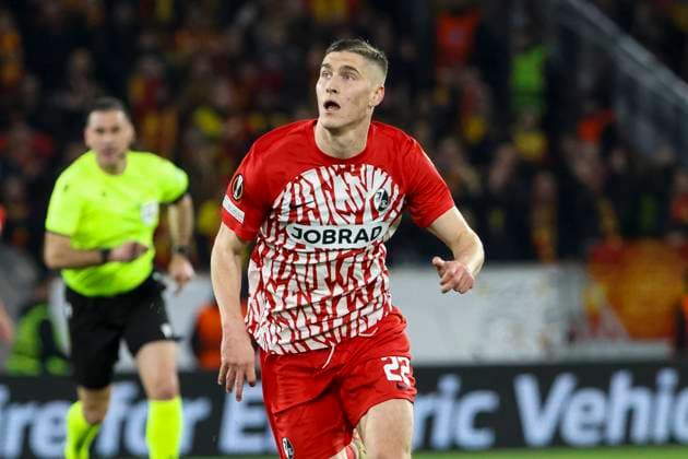 Roland Sallai (SC Freiburg, 22) , Fussball, UEFA Europa League, Play-off 2. Spiel, 2023 2024, SC Freiburg vs. RC Lens, 22.02.2024, Europa-Park Stadion , Freiburg im Breisgau, Deutschland Freiburg im Breisgau Europa-Park Stadion Baden-Wuerttemberg Deutschland Copyright: xGrantxHubbsx