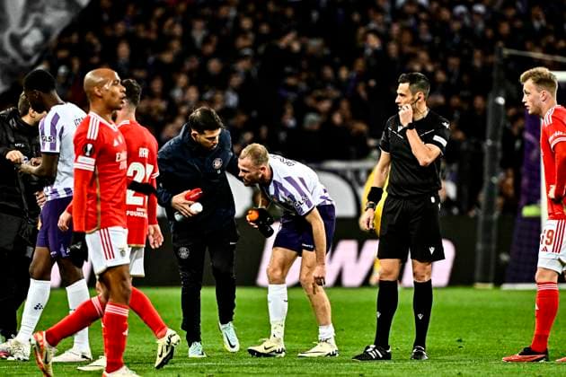 Blessure de M Desler (tfc) FOOTBALL : Toulouse vs Benfica - 16eme de Finale Match Retour Europa League - Toulouse - 22 02 2024 ThierryBreton Panoramic 
