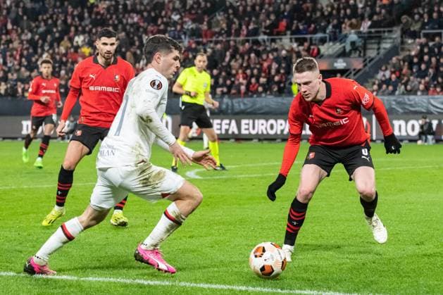 Christian Pulisic (AC Milan) Adrien Truffert (Stade Rennais) FOOTBALL : Stade Rennais x AC Milan - Ligue Europa - Barrage retour - 22 02 2024 BaptisteAutissier Panoramic 