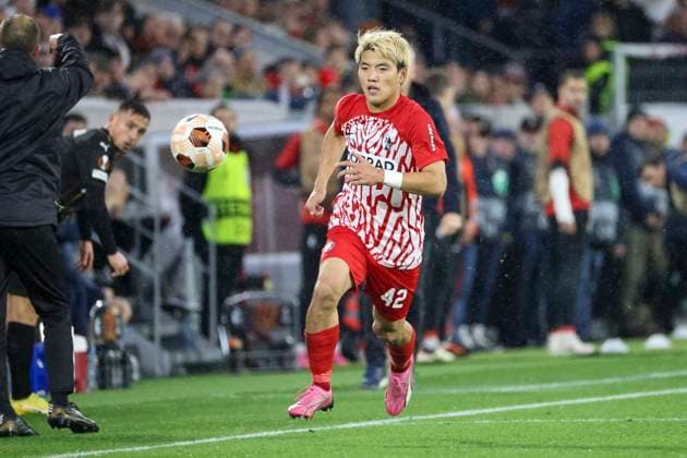Ritsu Doan (SC Freiburg, 42) am Ball , Fussball, UEFA Europa League, Play-off 2. Spiel, 2023 2024, SC Freiburg vs. RC Lens, 22.02.2024, Europa-Park Stadion , Freiburg im Breisgau, Deutschland Freiburg im Breisgau Europa-Park Stadion Baden-Wuerttemberg Deutschland Copyright: xGrantxHubbsx