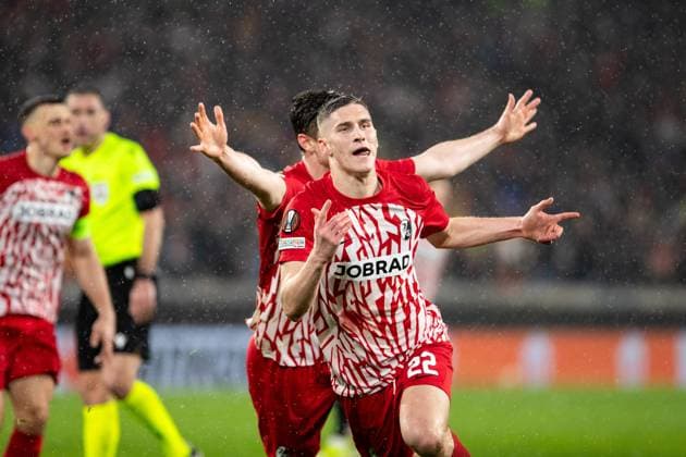 Sport Bilder des Tages UEFA Europa League: SC Freiburg - RC Lens; 22.02.20224 Roland Sallai (SC Freiburg, 22) im Jubel nach dem Tor UEFA Europa League: SC Freiburg - RC Lens; Europa-Park-Stadion, Freiburg; 22.02.20224 Copyright: xBEAUTIFULxSPORTS Buriakovx