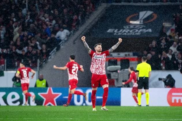 Lukas Kuebler (SC Freiburg, 17) und Team jubeln ueber das Tor zum 2:2, GER, SC Freiburg vs RC Lens, Fussball UEFA Europa League, Playoff Zwischenrunde Rueckspiel, Saison 2023 2024, 22.02.2024 GER, SC Freiburg vs RC Lens, Fussball UEFA Europa League, Playoff Zwischenrunde Rueckspiel, Saison 2023 2024, 22.02.2024 Freiburg Copyright: xEibner-Pressefoto Memmlerx EP_MMR