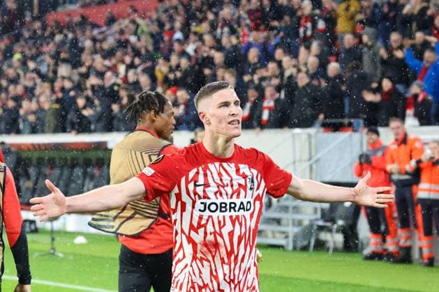Freiburg, Deutschland 22. Februar 2024: Europa League - 2023 2024 - SC Freiburg vs. RC Lens Im Bild: Torschütze Roland Sallai (SC Freiburg) jubelt nach seinem Tor zum 2:2 Ausgleich. Europa-Park Stadion Baden Württemberg Copyright: xFotostandx xHettichx