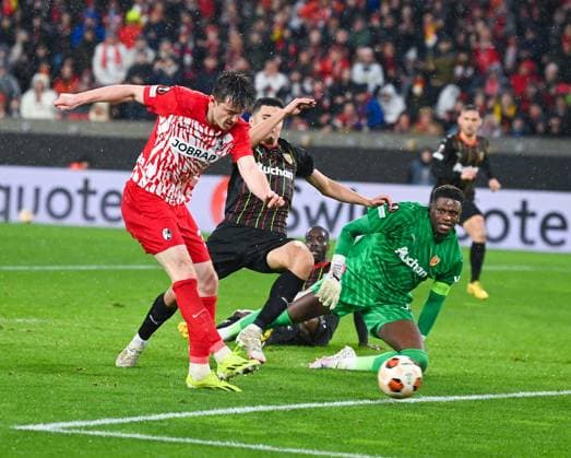 Germany, Freiburg, 22.02.2024, Europa-Park Stadion, SC Freiburg vs RC Lens - UEFA Europa League, Michael Gregoritsch (SC Freiburg) scores to make it 3:2 Freiburg Europa-Park Stadion Baden-Wuerttemberg Germany