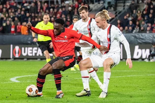 Arnaud Kalimuendo (Stade Rennais) Simon Kjaer (AC Milan) FOOTBALL : Stade Rennais x AC Milan - Ligue Europa - Barrage retour - 22 02 2024 BaptisteAutissier Panoramic 
