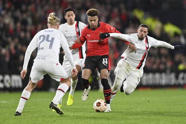Stade Rennais - Milan AC PHOTOPQR OUEST FRANCE Thomas Brégardis Ouest-France ; Rennes ; 22 02 2024 ; Rennes Milan AC (Ligue Europa, 16eme de finale retour) Le joueur de Rennes Désiré Doué (au milieu) opposé au joueur de Milan Ismael Bennacer (à droite) Thomas Brégardis Ouest-France Rennes Ille-et-Vilaine France  Copyright: xPHOTOPQR OUESTxFRANCE MAXPPPxThomasxBrégardisx xOuest-Francex 20240222OFR0526 20240222OFR0526