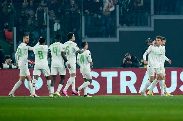 Santiago Gimenez of Feyenoord Rotterdam celebrates with team mates after scoring during the UEFA Europa League match between AS Roma and Feyenoord at Stadio Olimpico Rome Italy on 22 February 2024. Rome Stadio Olimpico Rome Italy Copyright: xPhotoxSportxPicsx SP24-861-015