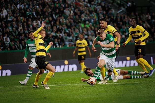 Viktor Gyokeres scores goal and celebrates during UEFA Europa League 23 24 game between Sporting CP and BSC Young Boys at Estadio Jose Alvalade, Lisbon, Portugal. (Maciej Rogowski) Lisbon Estadio Jose Alvalade Portugal Copyright: xMaciejxRogowskix scpybb-5