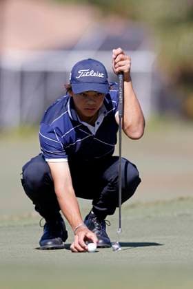 HOBE SOUND, FL - FEBRUARY 22: Charlie Woods, son of Tiger Woods, lines up a putt during pre-qualifying for The Cognizant Classic in The Palm Beaches at Lost Lake Golf Club on February 22, 2024 in Hobe Sound, Florida. (Photo by Joe Robbins Icon Sportswire) GOLF: FEB 22 PGA, Golf Herren Cognizant Classic Pre-Qualifying EDITORIAL USE ONLY Icon573240222014