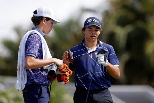 HOBE SOUND, FL - FEBRUARY 22: Charlie Woods, son of Tiger Woods, talks with friend and caddie J.J. Kutner during pre-qualifying for The Cognizant Classic in The Palm Beaches at Lost Lake Golf Club on February 22, 2024 in Hobe Sound, Florida. (Photo by Joe Robbins Icon Sportswire) GOLF: FEB 22 PGA, Golf Herren Cognizant Classic Pre-Qualifying EDITORIAL USE ONLY Icon573240222024